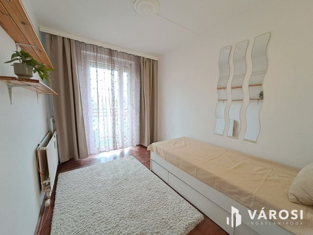 Kiadó panellakás, albérlet, Debrecenben 230 E Ft / hó, 4 szobás