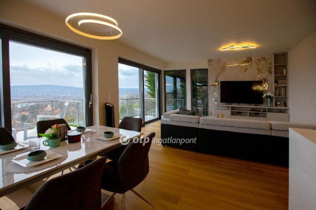 Eladó téglalakás, Balatonfűzfőn 399 M Ft, 6 szobás