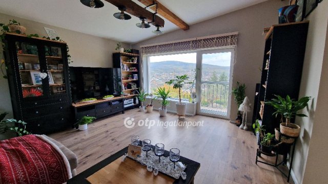 Eladó családi ház, Pécsett 124.9 M Ft, 2 szobás