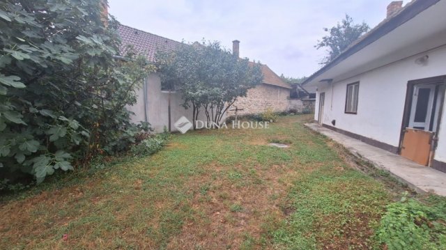 Eladó családi ház, Várpalotán 32 M Ft, 3 szobás