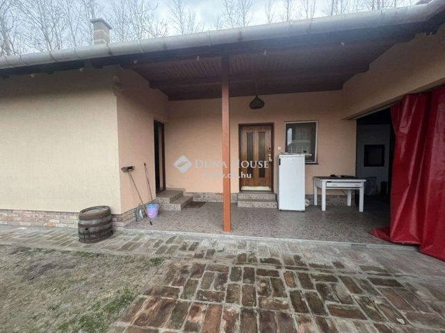 Eladó családi ház, Szatymazon 60 M Ft, 2 szobás