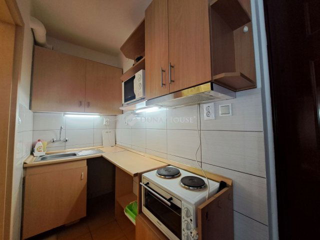 Kiadó téglalakás, albérlet, Pécsett, Király utcában, 1 szobás