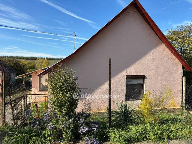 Eladó családi ház, Somogymeggyesen 14 M Ft, 3 szobás