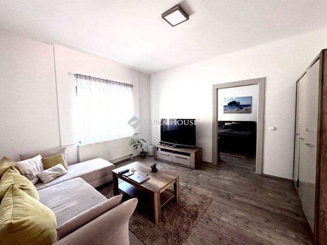 Eladó téglalakás, Pécsett 64.99 M Ft, 2 szobás