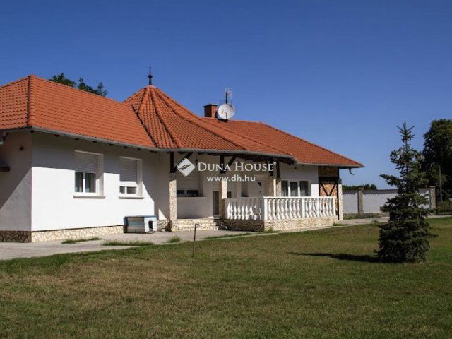 Eladó családi ház, Kecskeméten 119.8 M Ft, 5 szobás