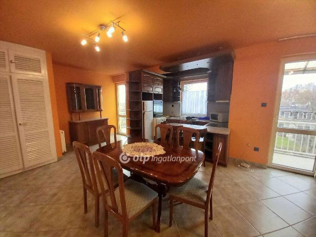 Eladó téglalakás, Debrecenben 96 M Ft, 2+1 szobás