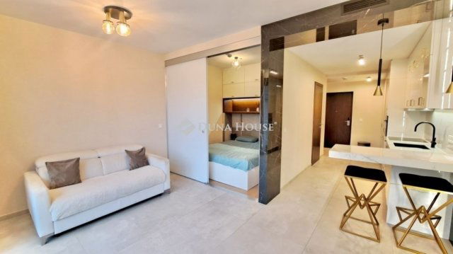 Eladó téglalakás, Budapesten, V. kerületben 205 M Ft, 1 szobás