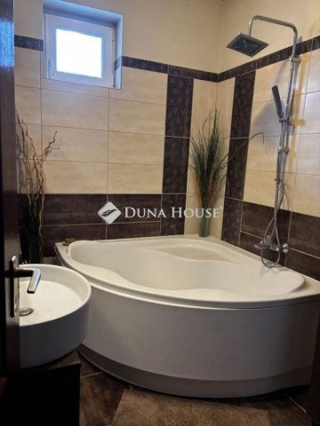 Eladó ikerház, Ebesen 95 M Ft, 4 szobás / költözzbe.hu