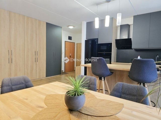 Eladó téglalakás, Pécsett 61.9 M Ft, 2 szobás