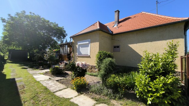 Eladó téglalakás, Keszthelyen 64.99 M Ft, 2+1 szobás