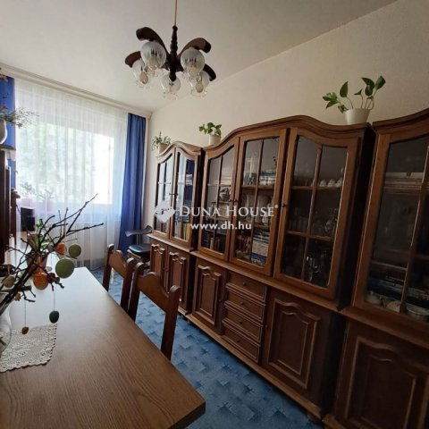 Eladó panellakás, Szentesen 32 M Ft, 3 szobás