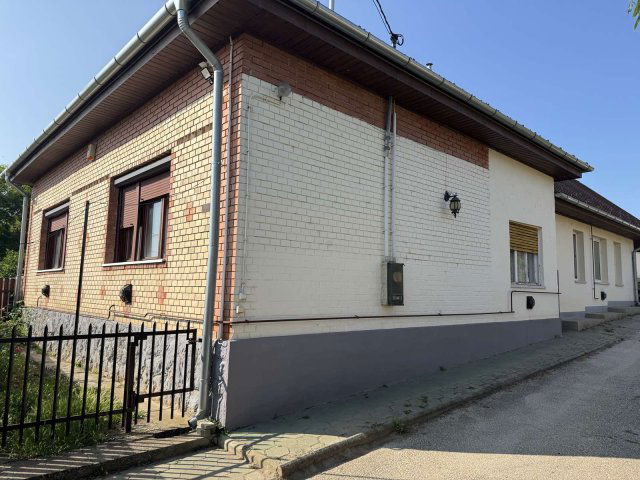 Eladó családi ház, Vácszentlászlón 62 M Ft, 5 szobás