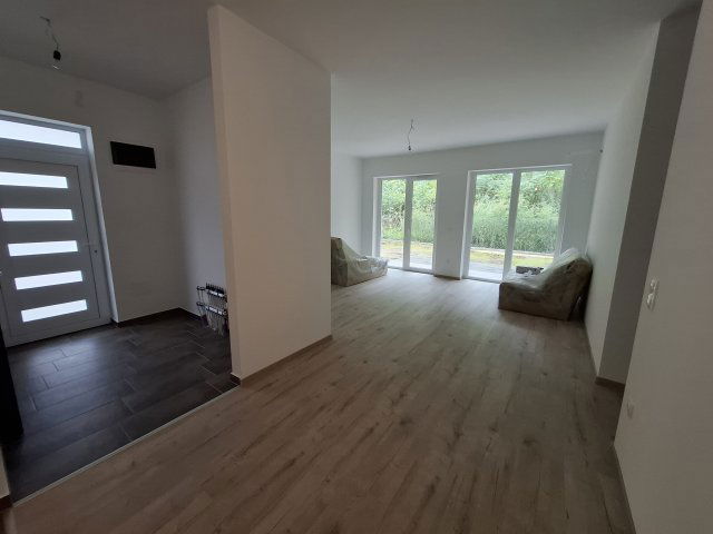 Eladó téglalakás, Mendén 87.9 M Ft, 4 szobás