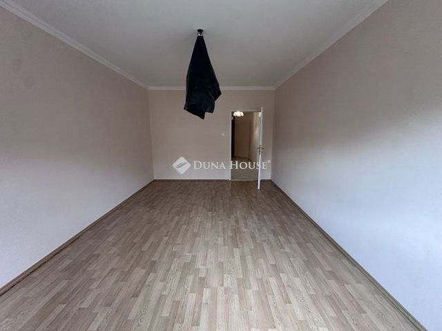 Eladó téglalakás, Szegeden 61.9 M Ft, 2 szobás