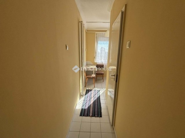 Eladó panellakás, Kecskeméten 34.5 M Ft, 1 szobás