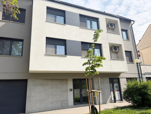 Kiadó garázs, Szegeden, Bécsi körúton 28 E Ft / hó