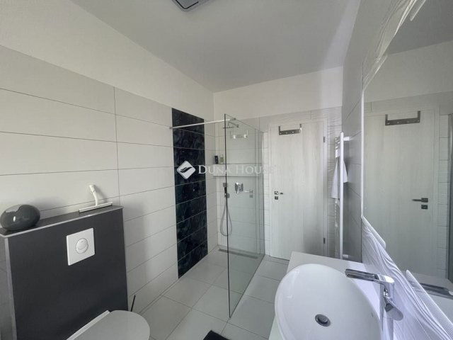 Eladó ikerház, Veresegyházon 229 M Ft, 5 szobás