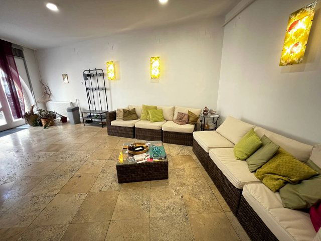 Eladó üzlethelyiség, Pécsett 39.9 M Ft, 2 szobás