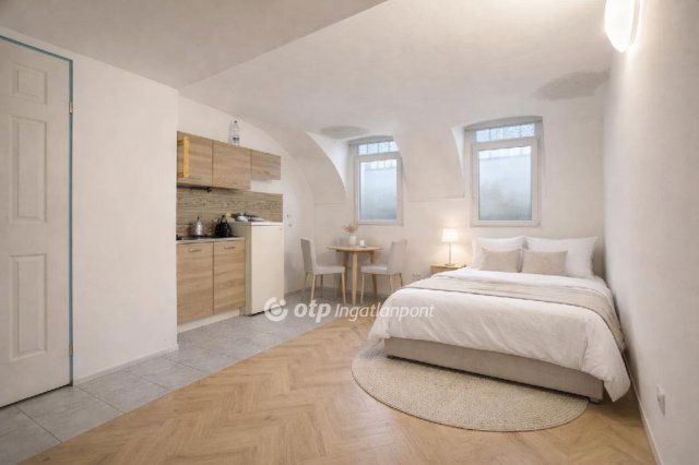 Eladó téglalakás, Budapesten, XIII. kerületben 27 M Ft, 1 szobás