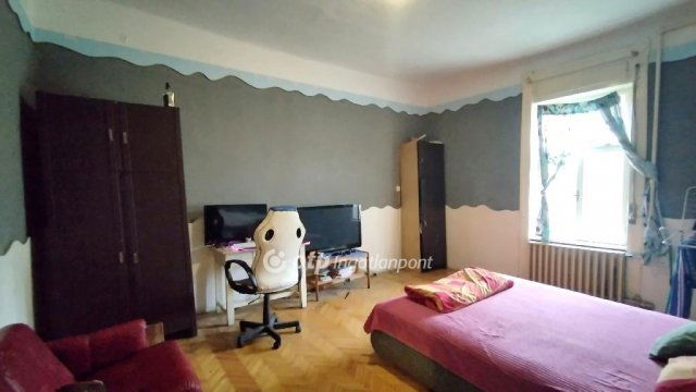 Eladó téglalakás, Kisújszálláson 16 M Ft, 4+1 szobás