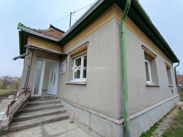Eladó családi ház, Újszászon 18 M Ft, 3 szobás