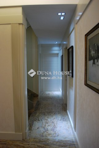 Eladó családi ház, Szentendrén 616 M Ft, 3 szobás