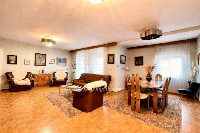 Eladó téglalakás, Szegeden 94 M Ft, 4 szobás