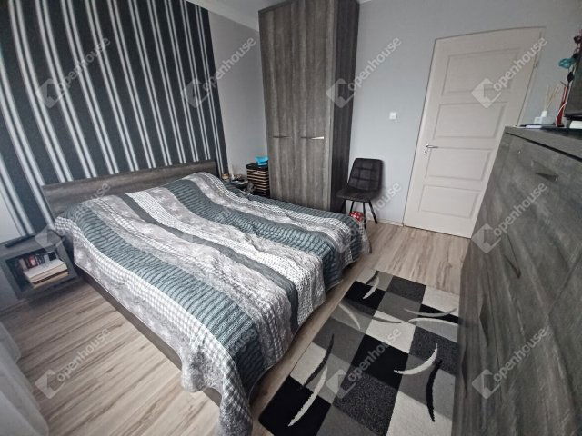 Eladó panellakás, Debrecenben 69.9 M Ft, 3 szobás