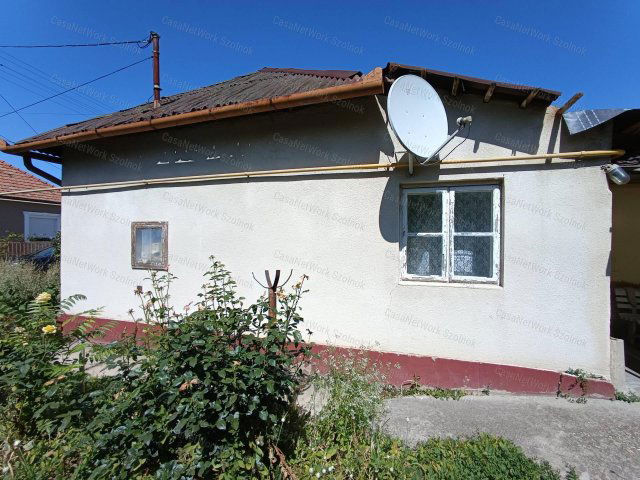 Eladó családi ház, Tószegen 12 M Ft, 3 szobás
