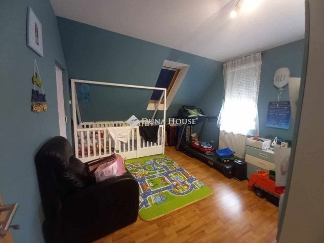 Eladó családi ház, Vecsésen 160 M Ft, 6 szobás