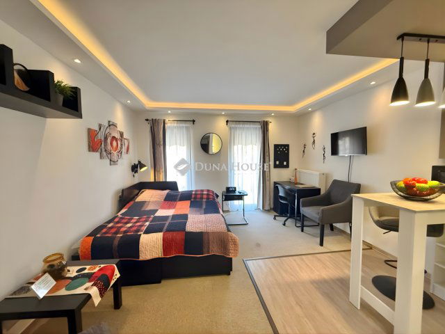 Eladó téglalakás, Pécsett, József Attila utcában 89.5 M Ft