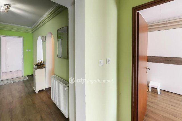 Eladó családi ház, Győrzámolyon 84.5 M Ft, 6+1 szobás