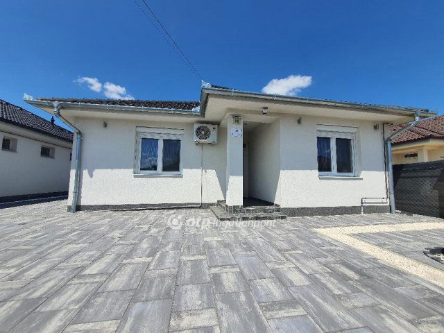 Eladó családi ház, Hajdúszoboszlón 99.9 M Ft, 4 szobás
