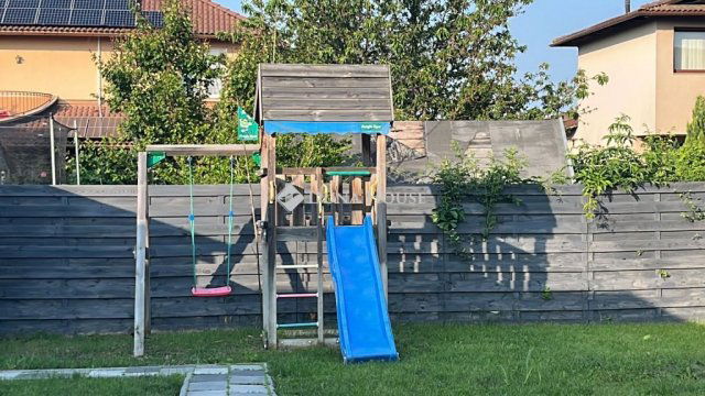 Eladó családi ház, Siófokon 125 M Ft, 3 szobás