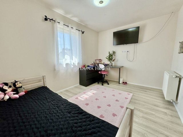 Eladó családi ház, Kókán 96.9 M Ft, 6 szobás