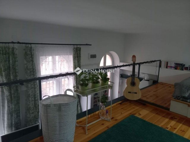 Eladó téglalakás, Budapesten, V. kerületben 69.9 M Ft, 1 szobás