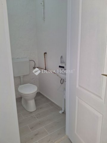 Kiadó üzlethelyiség, Gyöngyösön 130 E Ft / hó