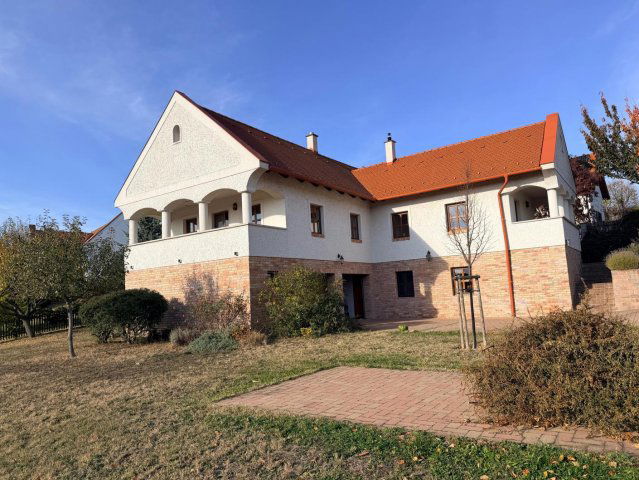 Eladó családi ház, Vértessomlón 149 M Ft, 4 szobás