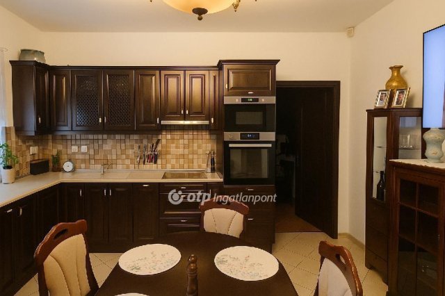 Eladó családi ház, Szigetszentmiklóson 147 M Ft, 3+1 szobás