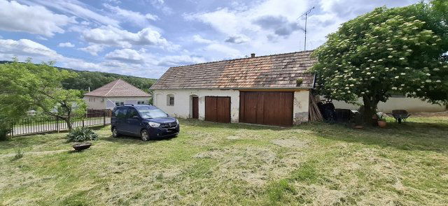 Eladó családi ház, Almamelléken 63.024 M Ft, 5 szobás