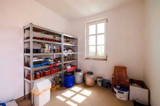 Eladó családi ház, Etyeken 220 M Ft, 4 szobás