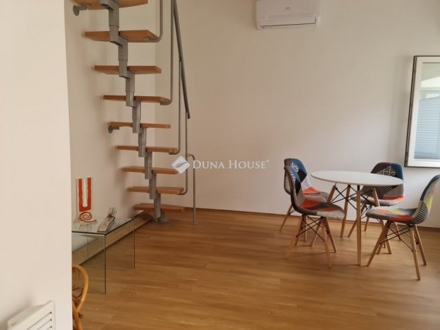 Kiadó téglalakás, albérlet, Pécsett 195 E Ft / hó, 2 szobás