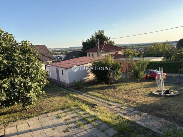 Eladó családi ház, Pécsett 104.9 M Ft, 7 szobás