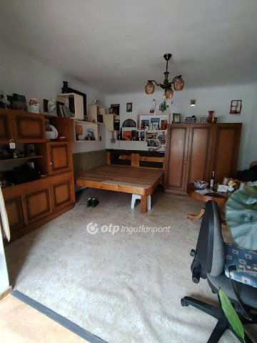 Eladó családi ház, Pécsett 38 M Ft, 3 szobás