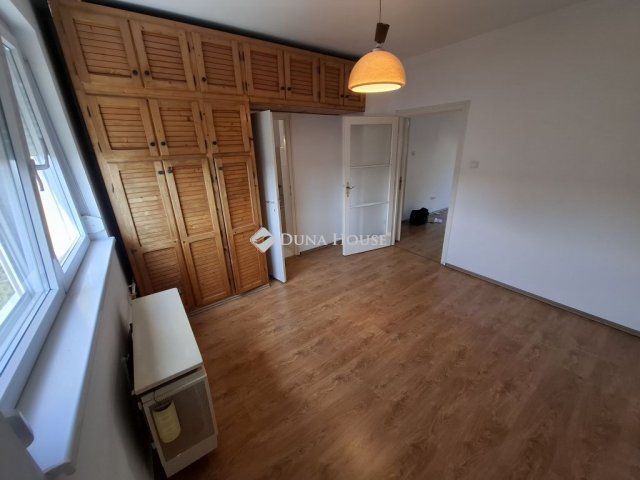 Eladó téglalakás, Kiskunfélegyházán 34.9 M Ft, 2 szobás