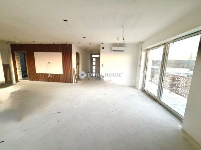 Eladó téglalakás, Mogyoródon 149.9 M Ft, 4 szobás