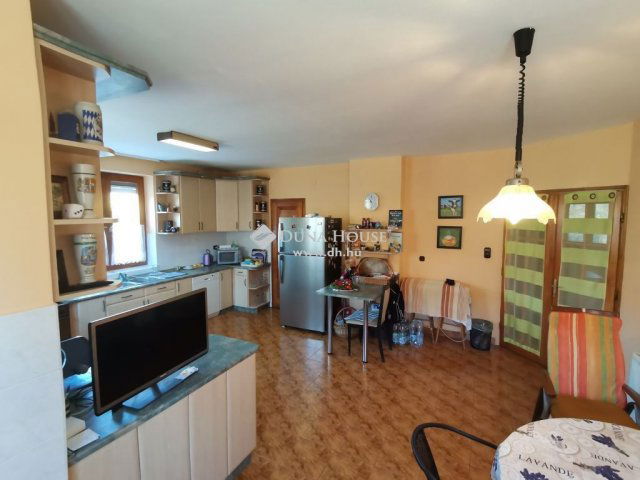 Eladó családi ház, Balatonfüreden 590 M Ft, 14 szobás