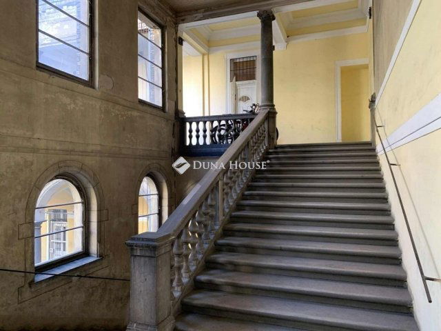 Eladó téglalakás, Budapesten, VI. kerületben 92.5 M Ft, 2 szobás