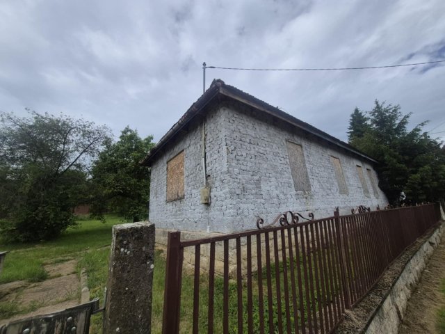 Eladó családi ház, Szajlán 8 M Ft, 3 szobás