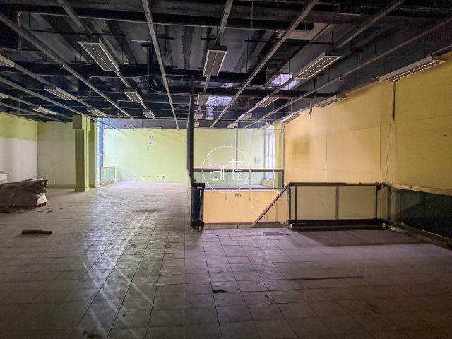 Kiadó üzlethelyiség, Szegeden, Dugonics téren 3262 E Ft / hó